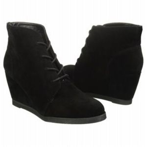 ***Steve Madden Black suede wedge booties